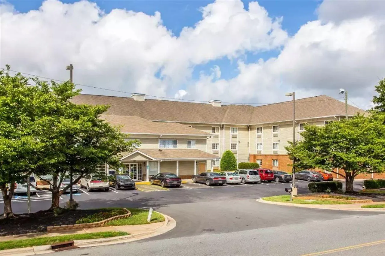 Suburban Studios Near University Of North Carolina-Charlotte 2*, Charlotte Estados Unidos da América