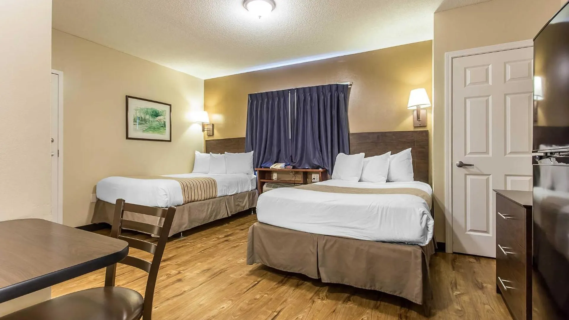 Suburban Studios Near University Of North Carolina-Charlotte 2*, Charlotte