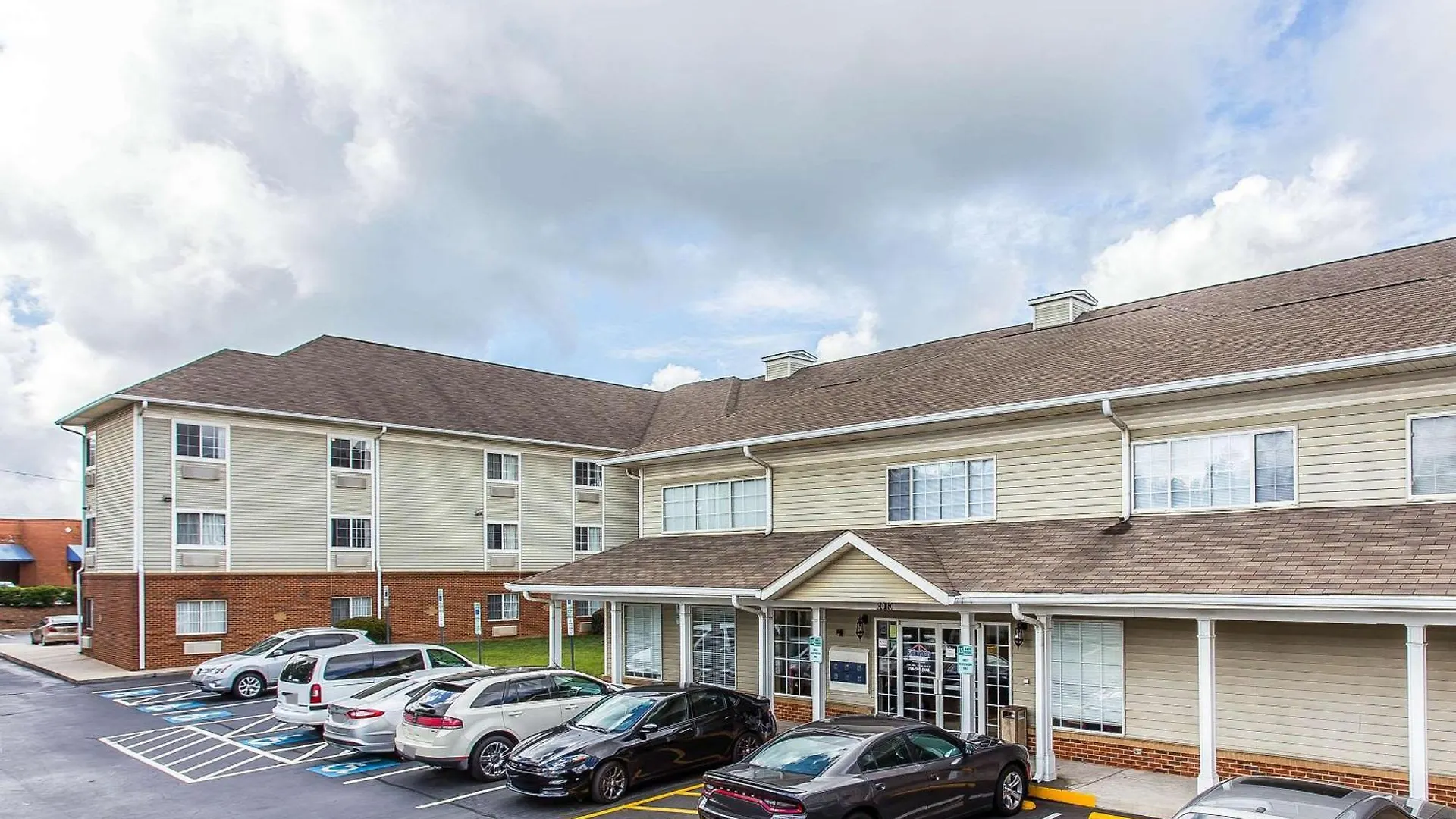 Suburban Studios Near University Of North Carolina-Charlotte Hotel Charlotte