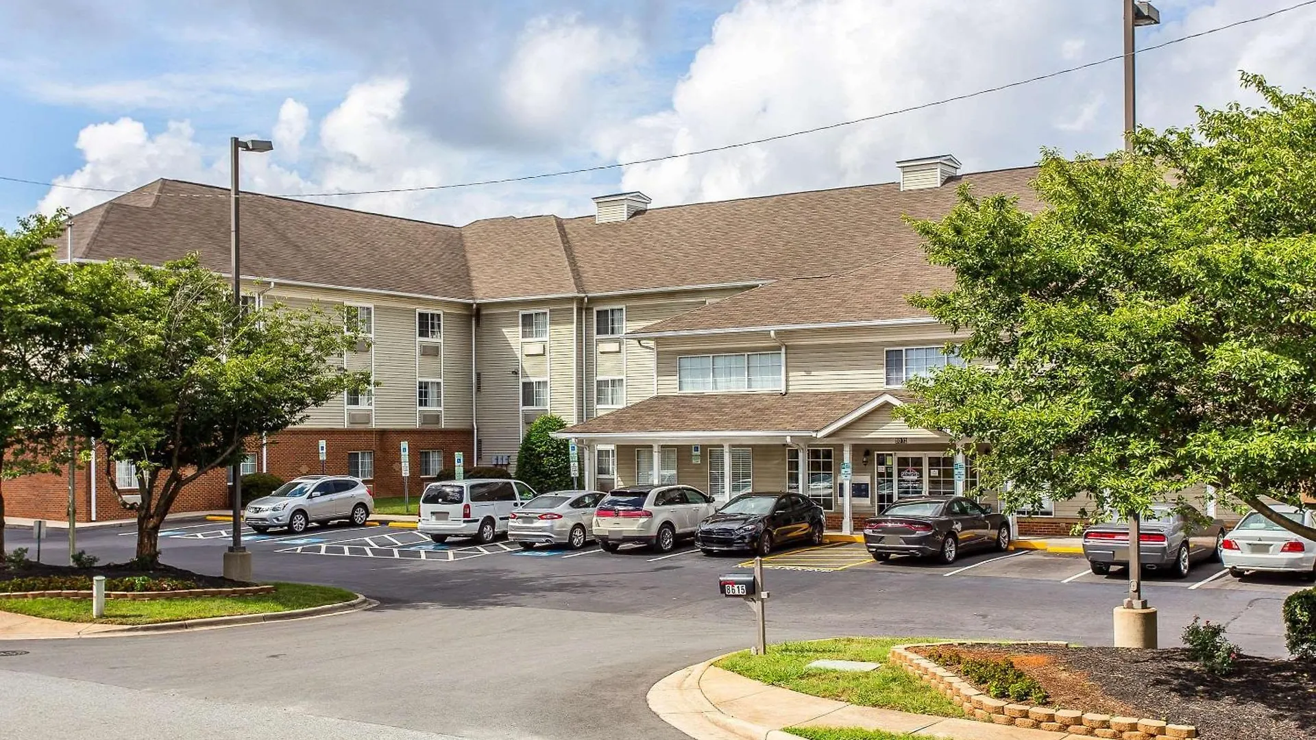 Suburban Studios Near University Of North Carolina-Charlotte Charlotte