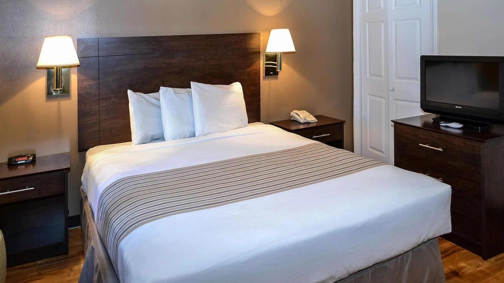 Suburban Studios Near University Of North Carolina-Charlotte Hotel